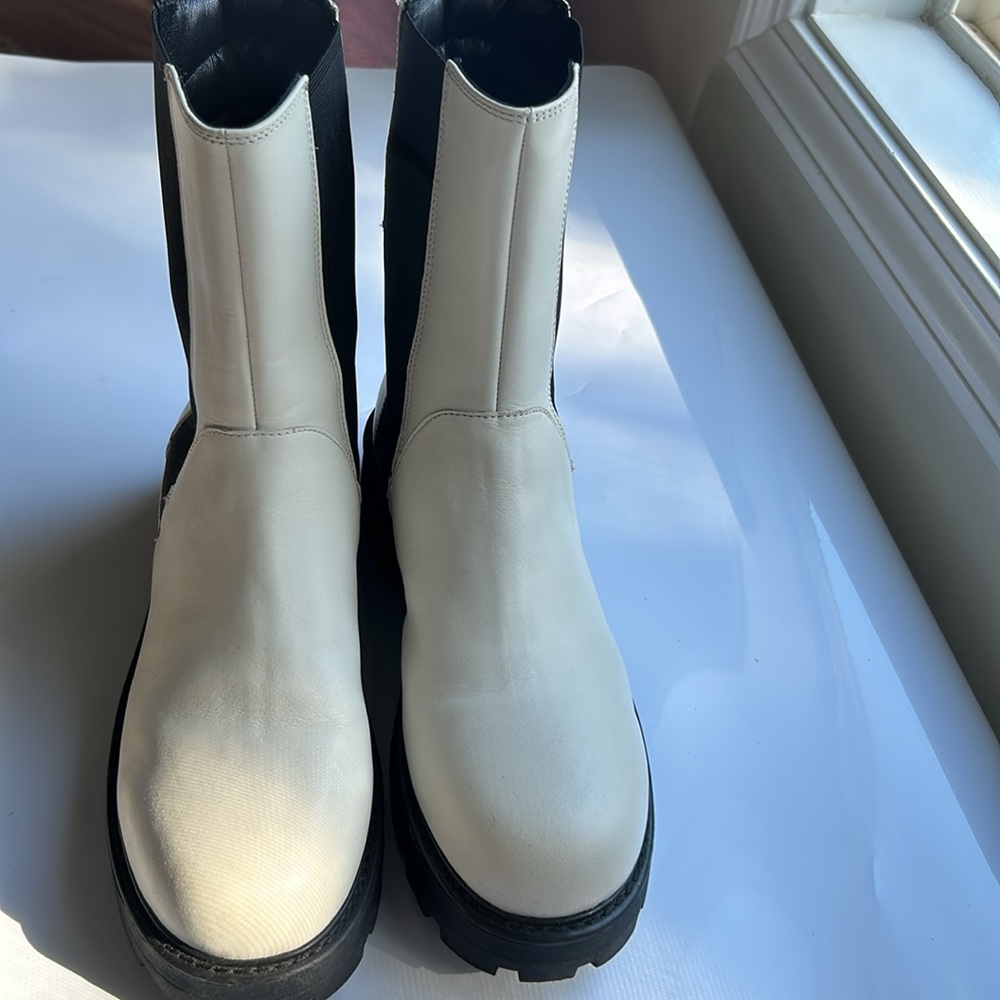 NIB VAGABOND WHITE LEATHER CHUNKY BOOT SZ 41/10